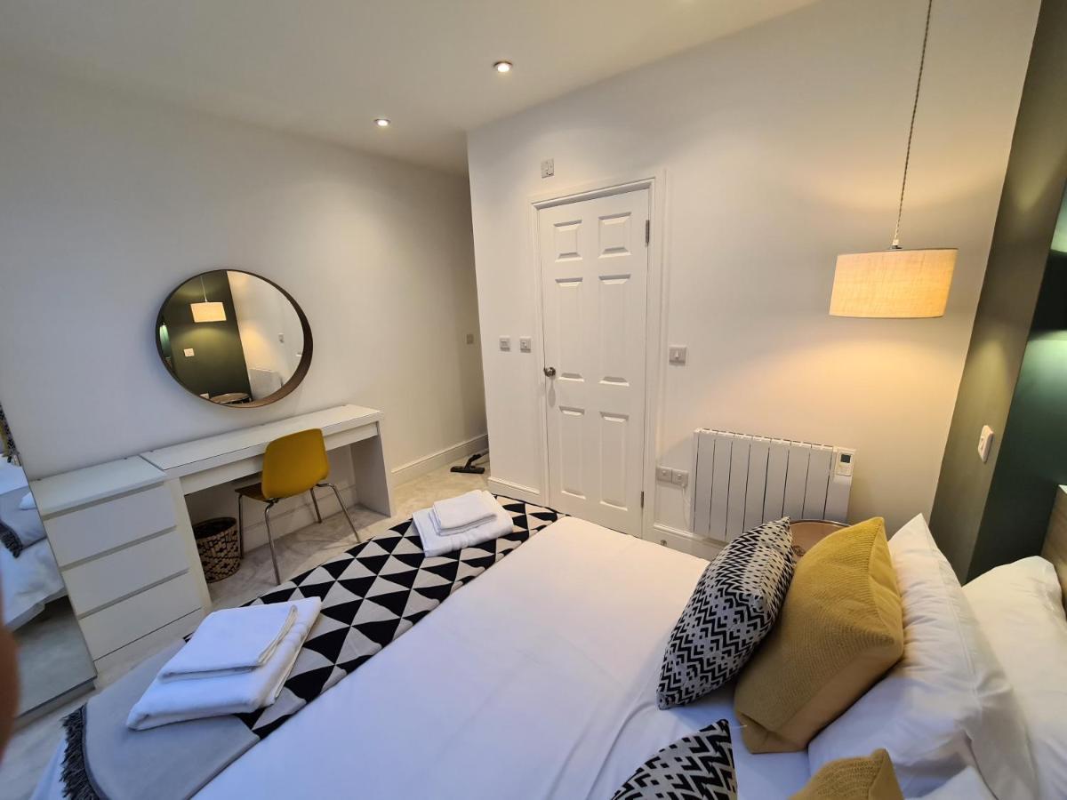 The Taylor Suite - Stunning 2-Ensuite Beds, Cathedral View Roof Garden Труро Екстериор снимка